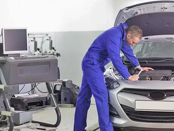 Meccanico-tagliandi-certificati-parma